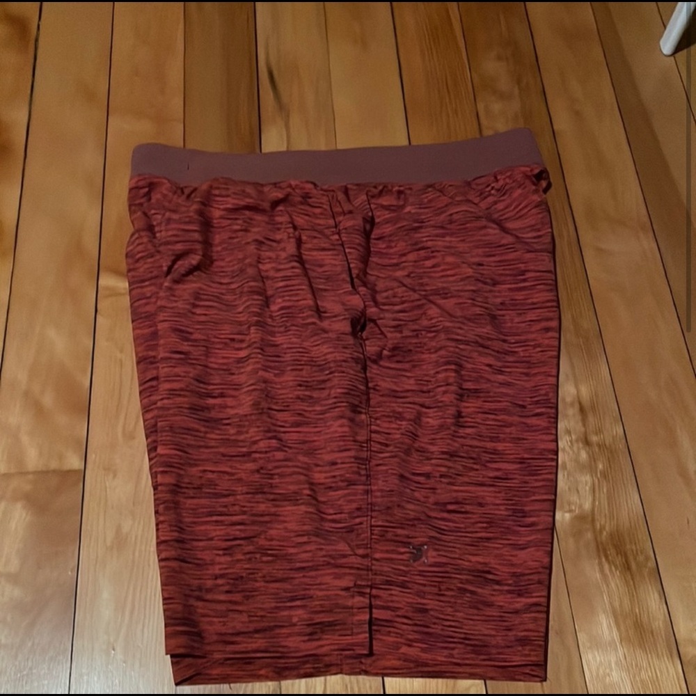 Large Lululemon T.H.E. Linerless shorts 9”